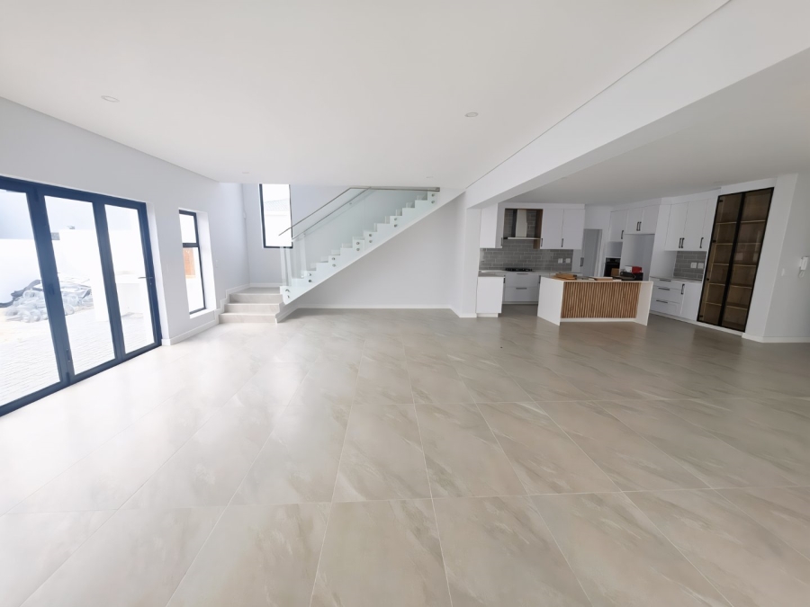 5 Bedroom Property for Sale in Sandown Western Cape